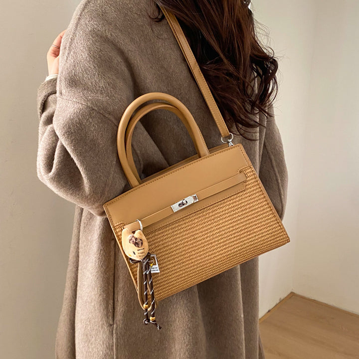 Damen elegante Handtasche mit hochwertigem Strickdesign und charmantem Anhänger Nord Taschen