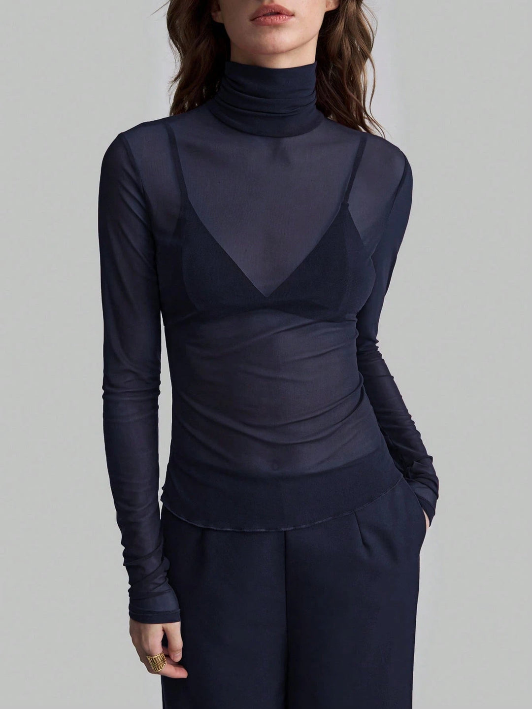 Damen Transparente Turtleneck-Bluse mit figurformendem Schnitt Nord Taschen