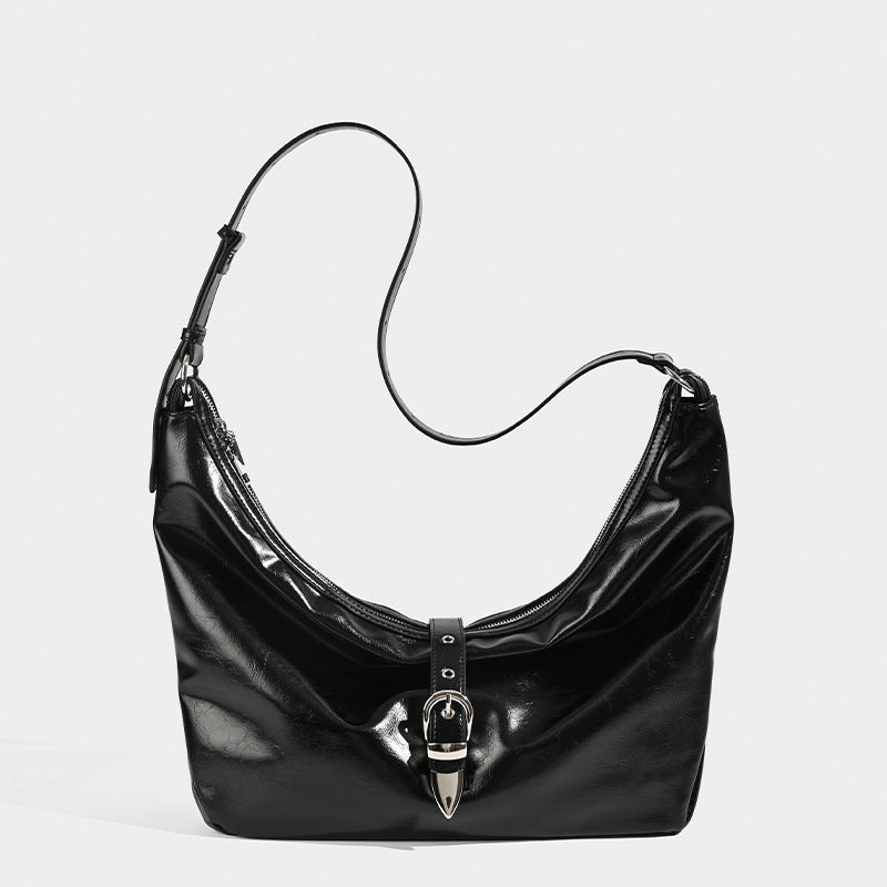 Damen Hobo-Tasche mit metallic glänzender Oberfläche und elegantem Gurtverschluss Nord Taschen