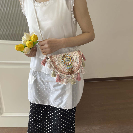 Damen Schultertasche mit kunstvollem Häkelmuster und dekorativen Quasten Nord Taschen