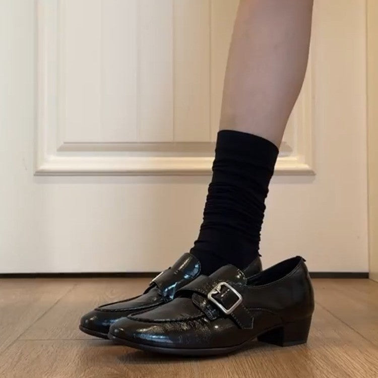 Damen Loafer mit poliertem Finish, dekorativer Metallschnalle und niedrigem Blockabsatz Nord Taschen
