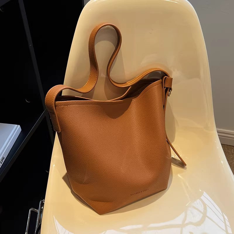 Damen Hobo-Tasche mit abnehmbarem Innenbeutel und stilvollem Design Nord Taschen