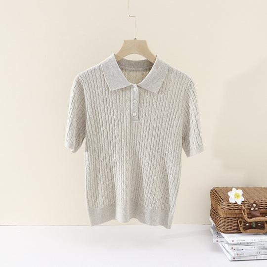 Damen Kurzärmeliges Strick-Poloshirt mit Zopfmuster und Knopfleiste Nord Taschen