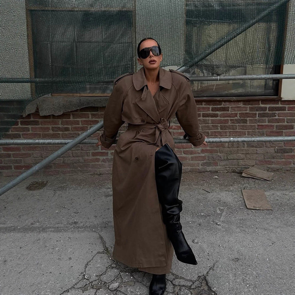 Damen Maxilanger Trenchcoat mit betonter Schulterpartie, doppelter Knopfleiste und Bindegürtel Nord Taschen