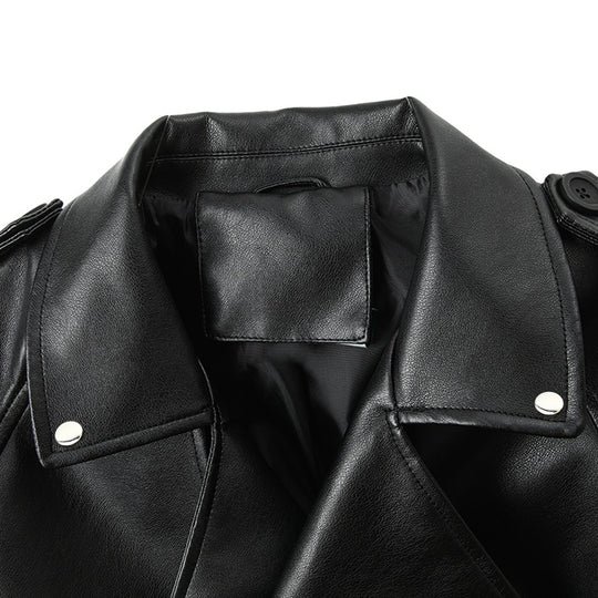 Damen Cropped Biker‑Trench aus weichem Kunstleder mit Schulterriegeln und Schnallenmanschetten Nord Taschen