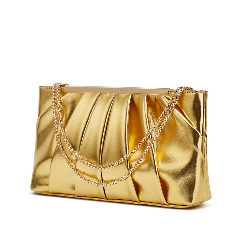 Damen Clutch mit elegantem Faltendesign und feiner Kettenapplikation Nord Taschen