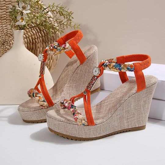 Damen Wedge-Sandalen mit geflochtenem Riemen und elegantem Schmuckdetail