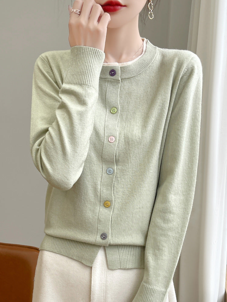 Damen Leichter Feinstrick-Cardigan mit Rundhalsausschnitt und bunten Knöpfen Nord Taschen