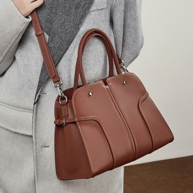 Damen Handtasche mit modernem Schnitt und praktischen Fächern Nord Taschen