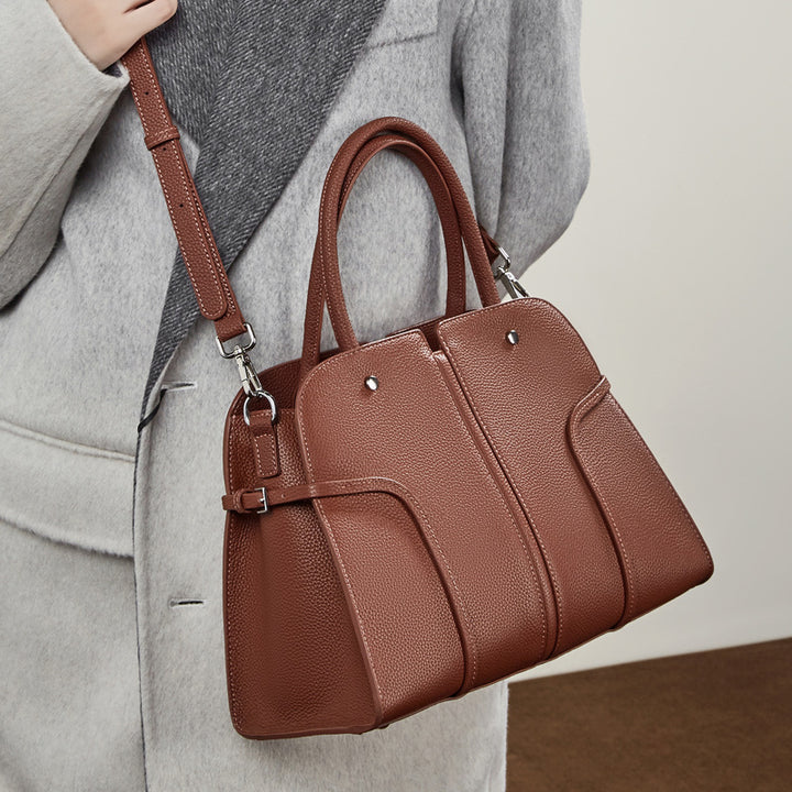 Damen Handtasche mit modernem Schnitt und praktischen Fächern Nord Taschen