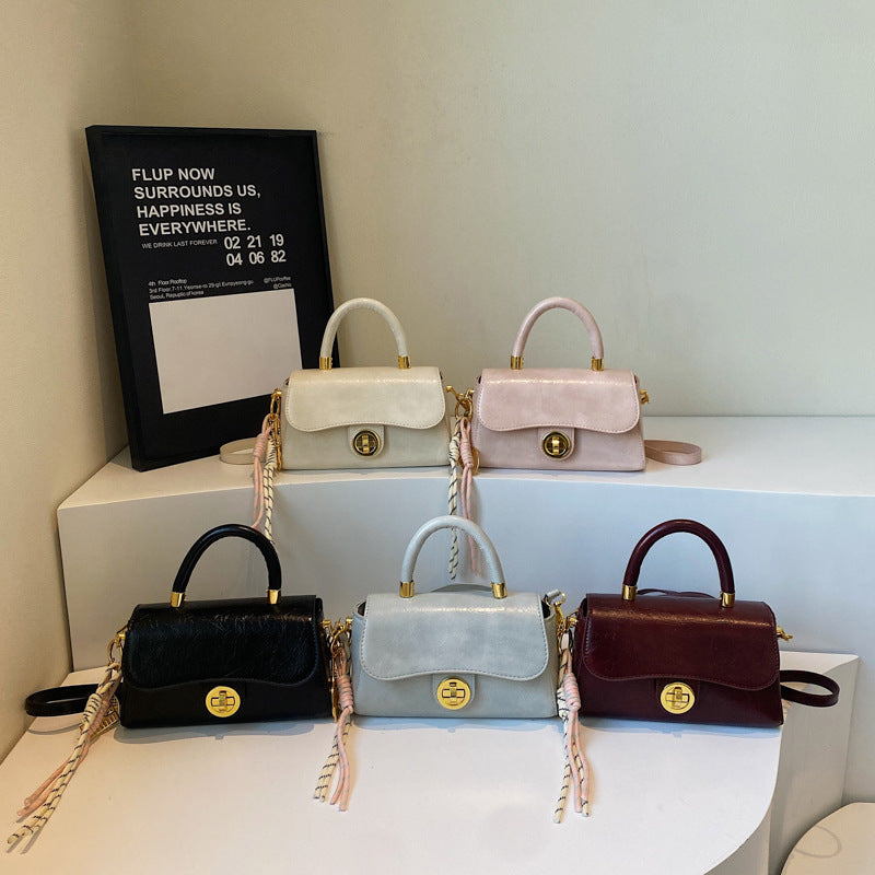 Damen elegante Handtasche mit luxuriösem Kettenverzierung Nord Taschen