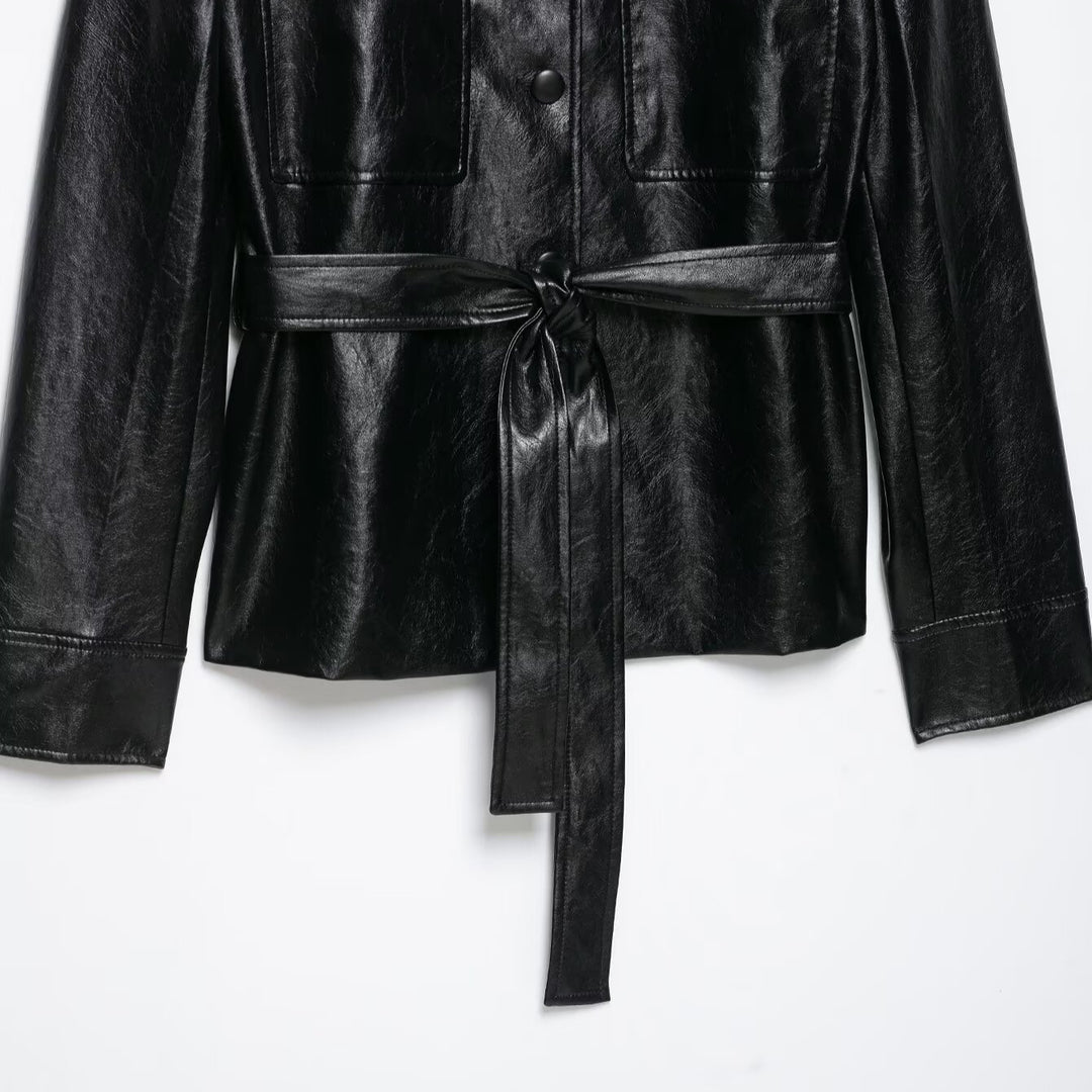 Damen Taillierte Kunstlederjacke im Trenchstil mit Stehkragen, Pattentaschen und Bindegürtel Nord Taschen