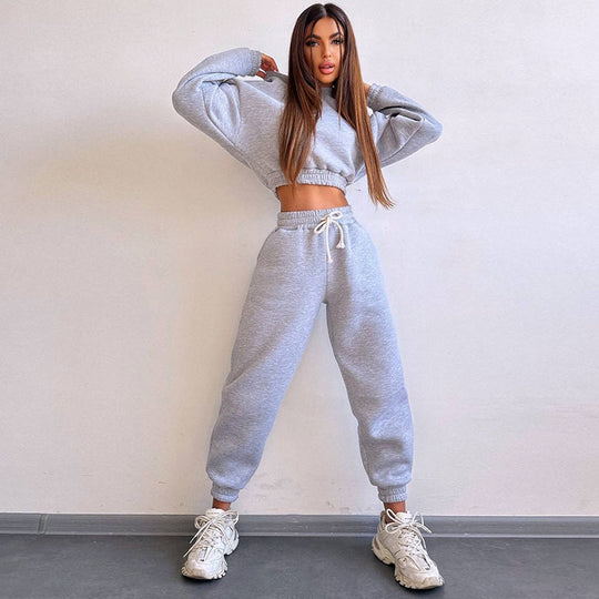 Damen cropped Stehkragen-Sweatset mit elastischem Taillenbund und hochtaillierter Tapered-Jogginghose Nord Taschen