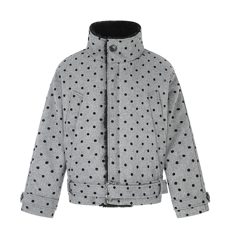 Damen Kurz geschnittene gesteppte Jacke mit Stehkragen und Taillenriemen Nord Taschen