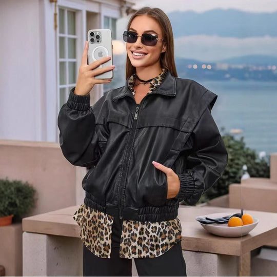 Damen Cropped Jacke im futuristischen Biker-Look aus veganer Lederoptik mit hohem Stehkragen und elastischem Saum Nord Taschen