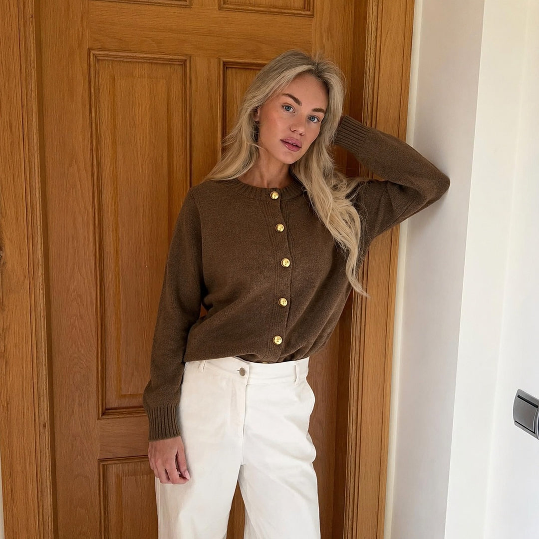 Damen kastiger Feinstrick-Cardigan mit goldfarbenen Zierknöpfen und gerippten Bündchen Nord Taschen