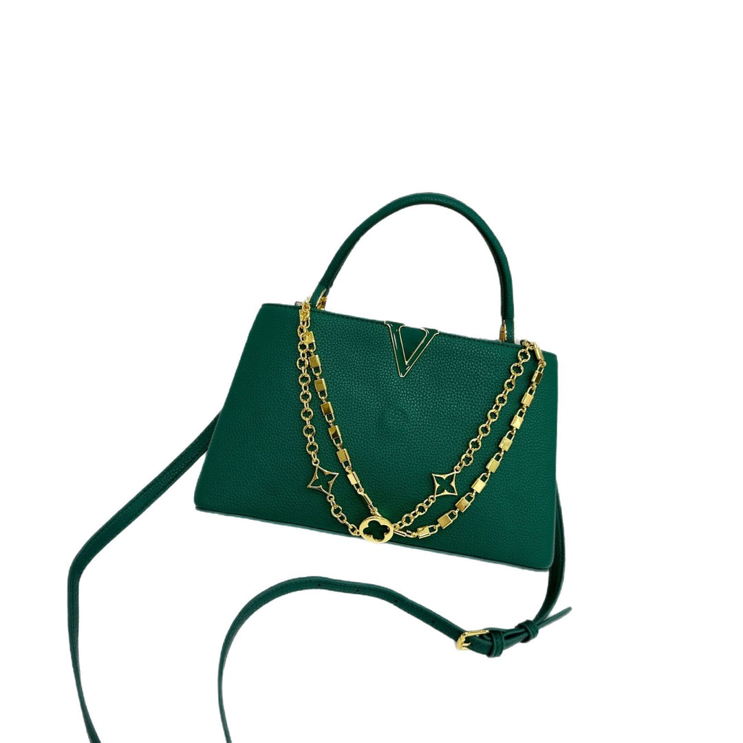 Damen Handtasche mit eleganter Kettenapplikation Nord Taschen