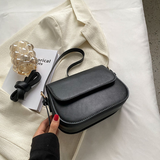 Damen Umhängetasche mit eleganter Klappe und verstellbarem Schulterriemen Nord Taschen