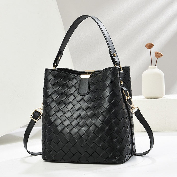 Damen elegante Umhängetasche mit strukturierter Metallic-Oberfläche Nord Taschen