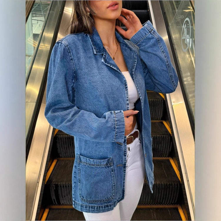 Damen taillierte Denim‑Jacke mit Stehkragen, vier Pattentaschen und leicht ausgestelltem Saum Nord Taschen