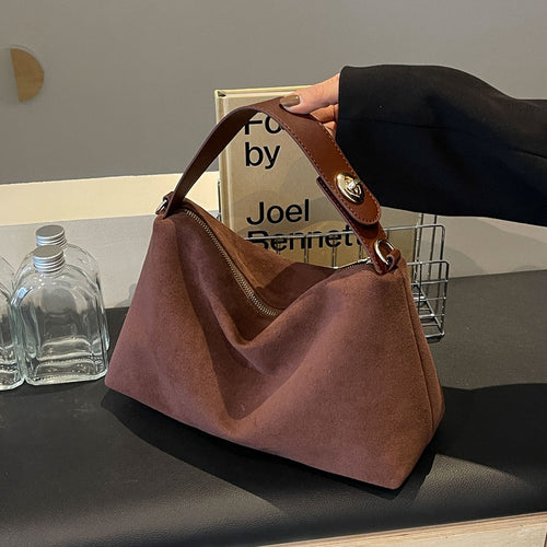 Damen Umhängetasche im eleganten, samtigen Design mit abnehmbarem Trageriemen Nord Taschen