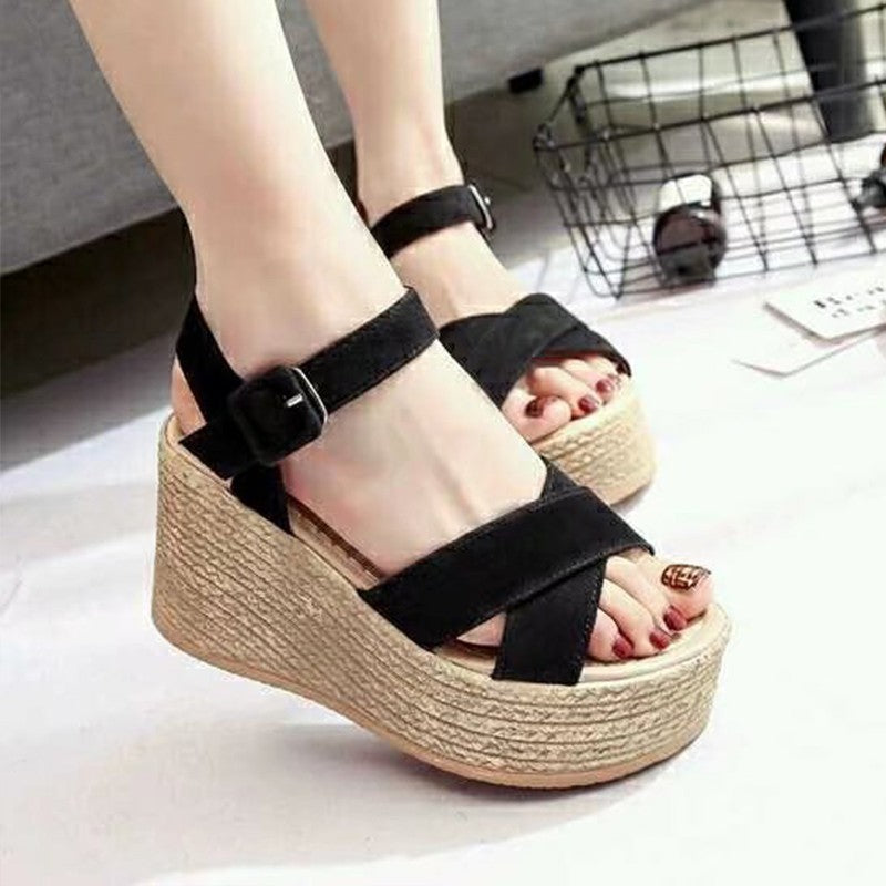 Damen Plateau-Sandalen mit modischen Kreuzriemen und stabilem Korkabsatz