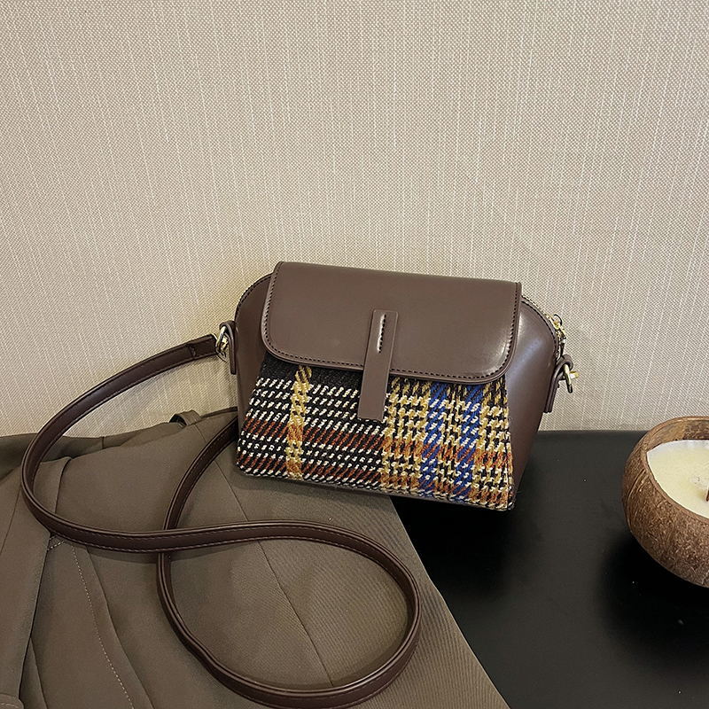 Damen Umhängetasche mit stilvollem Karomuster Nord Taschen