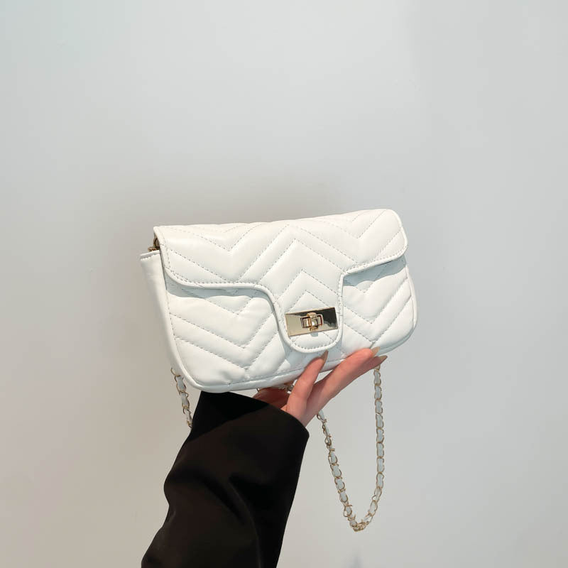 Damen modische Umhängetasche mit eleganter Steppstruktur und hochwertigem Metallverschluss Nord Taschen