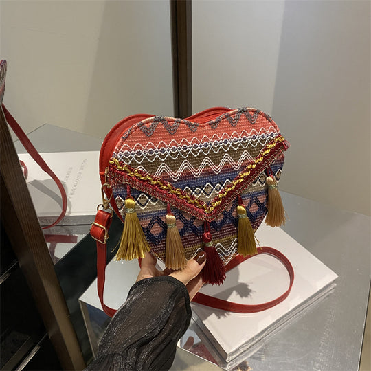 Damen Herzförmige Umhängetasche mit aufwendiger Stickerei und Quastendetails Nord Taschen