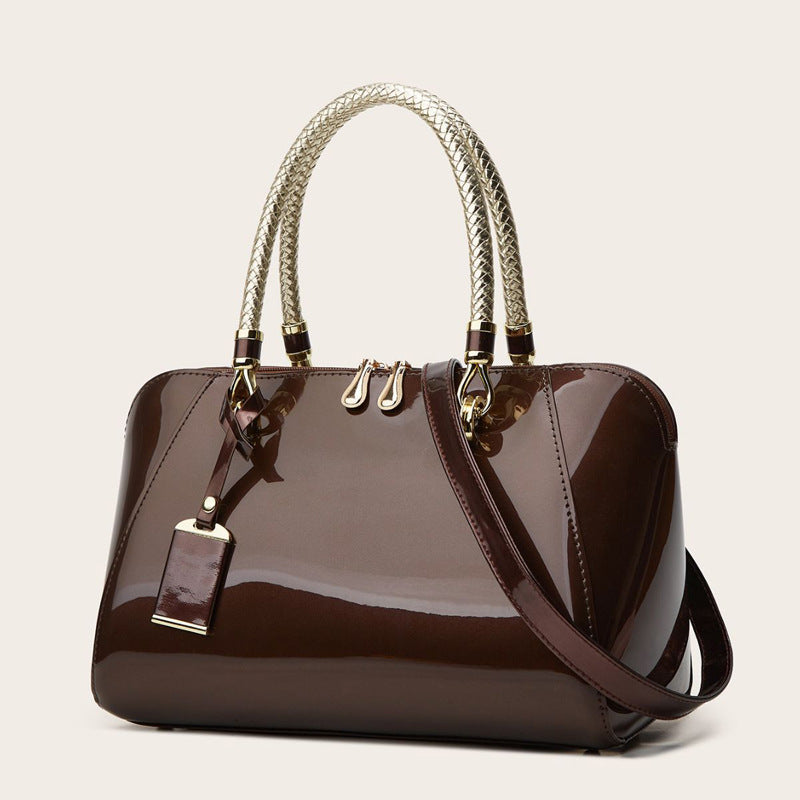 Damen Handtasche mit eleganter Lackoberfläche und geflochtenen Griffen Nord Taschen