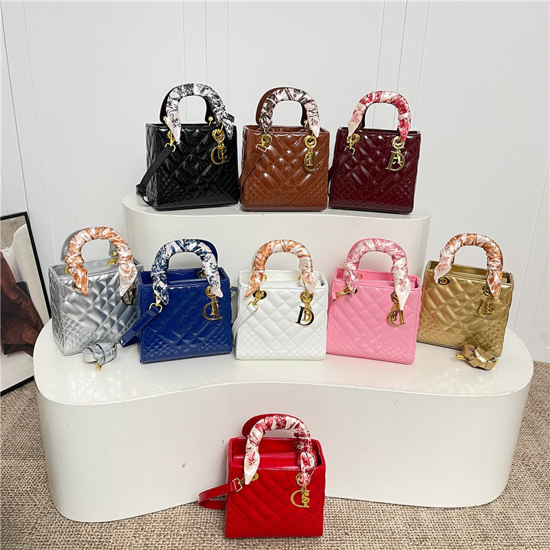 Damen Handtasche mit modischem Tuchdetail Nord Taschen