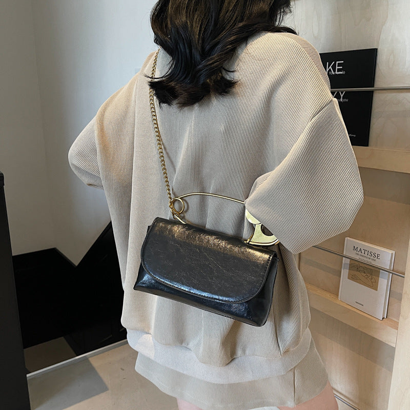 Damen elegante Handtasche mit künstlerischem Metallgriff Nord Taschen