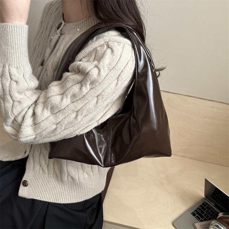Damen Hobo-Tasche aus glänzendem Kunstleder mit elegantem Tragegriff Nord Taschen