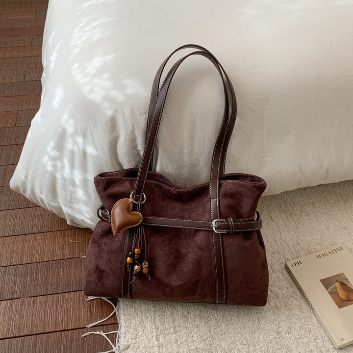Damen modische und geräumige Handtasche mit charmantem Anhänger Nord Taschen