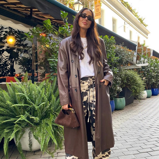 Damen langer Lederimitatmantel mit doppelreihiger Knopfleiste und Oversize-Schnitt Nord Taschen