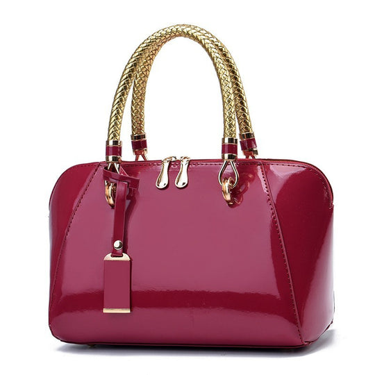 Damen Handtasche mit glänzender Oberfläche und eleganten Geflochtenen Griffen Nord Taschen