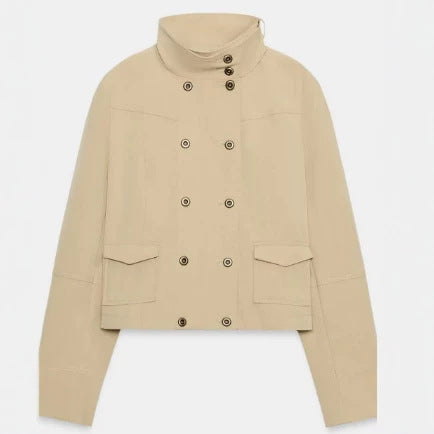 Damen Cropped doppeltreihige Kurzjacke mit Funnel‑Stehkragen und Pattentaschen Nord Taschen