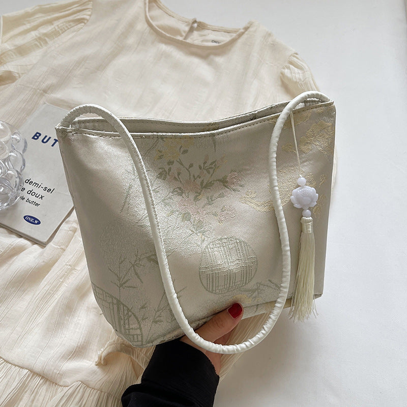 Damen modische Abendtasche aus luxuriösem Material mit dekorativem Quastenanhänger Nord Taschen