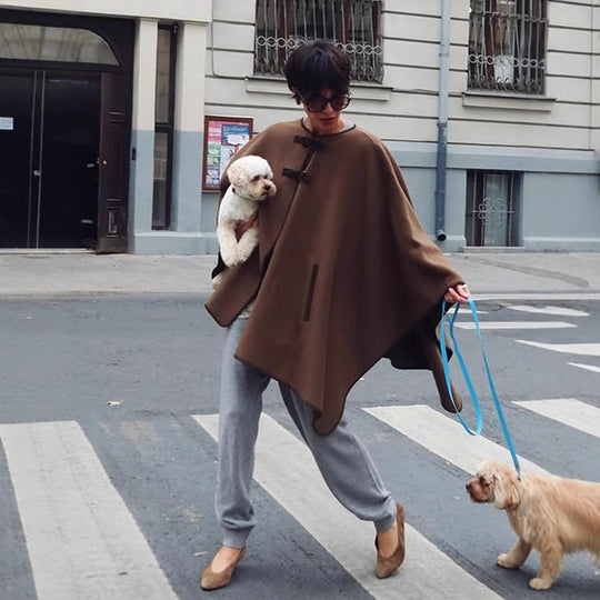 Damen Oversize Cape Mantel aus Wollmix mit hohem Stehkragen und Lederlaschen Nord Taschen