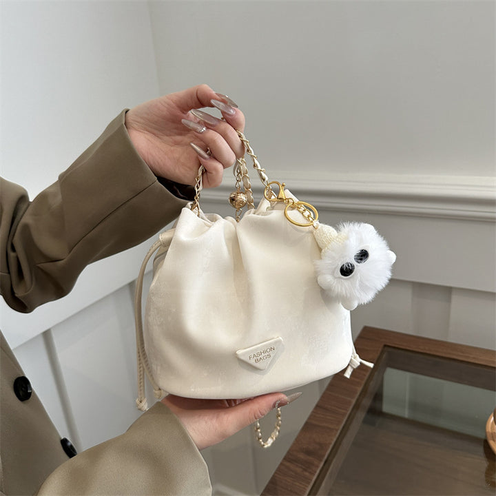 Damen Hobo-Tasche mit eleganter Kettenverzierung und modischem Design Nord Taschen