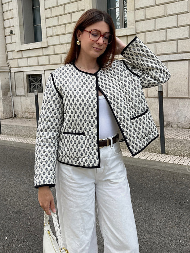 Damen gesteppte Kurzjacke mit Allover-Muster und kontrastierender Paspel Nord Taschen
