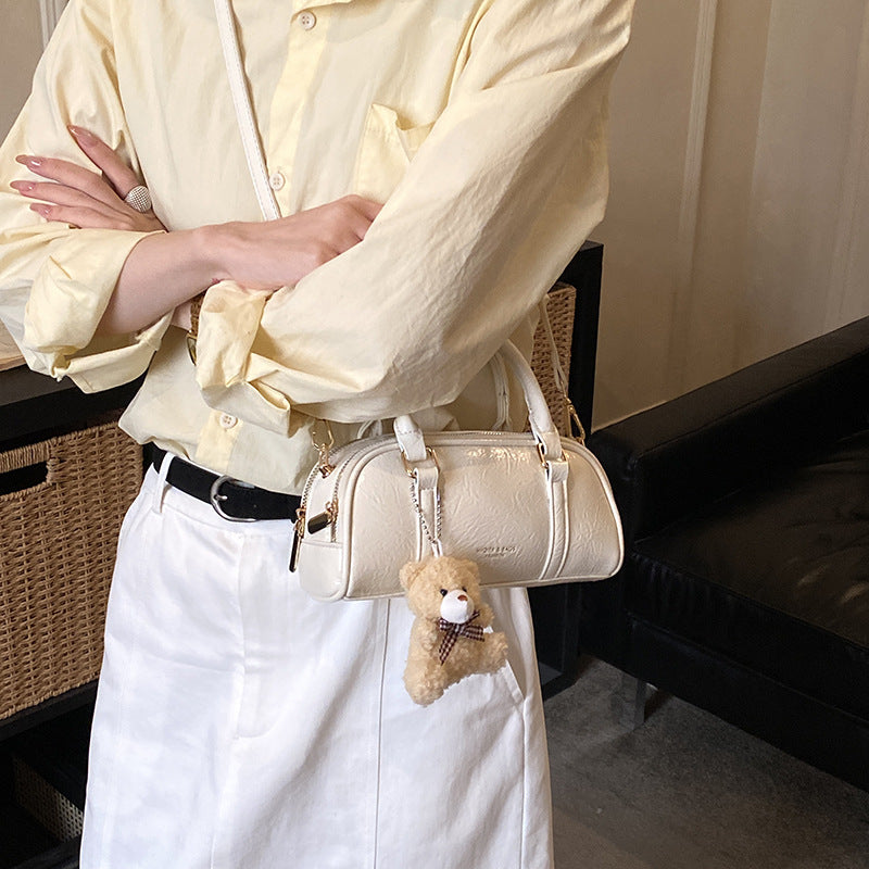 Damen Mini-Handtasche mit verspieltem Teddy-Anhänger Nord Taschen
