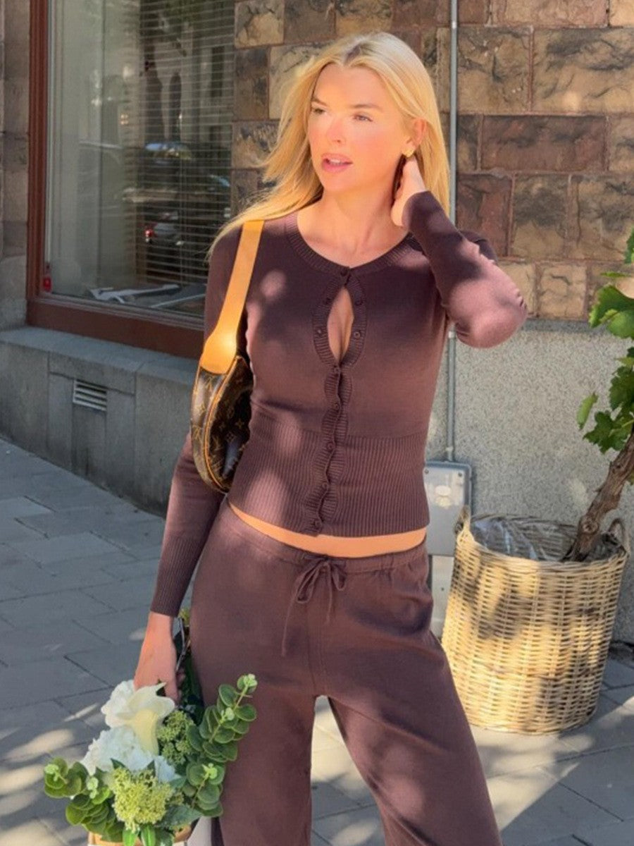 Damen Taillierter Cropped-Cardigan aus Feinstrick mit Rippbund und Knopfleiste Nord Taschen