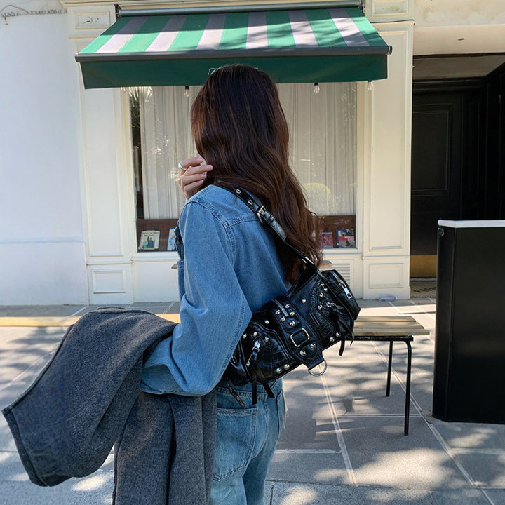 Damen Hobo-Tasche mit eleganten Nieten und praktischen Reißverschlussfächern Nord Taschen