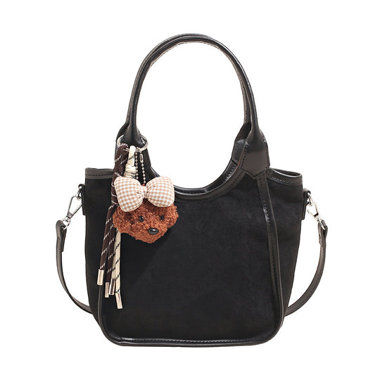Damen modische Handtasche aus weichem Wildleder mit verspieltem Anhänger Nord Taschen