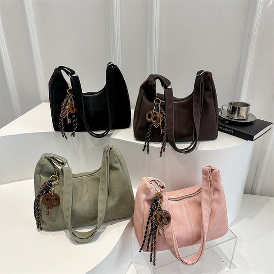 Damen Schultertasche mit modischem Anhänger Nord Taschen