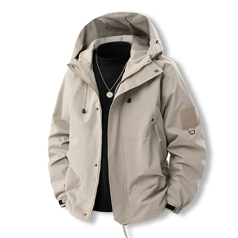 Herren Outdoor- und Freizeitjacke mit verstellbarem Kapuzenkragen und praktischen Taschen