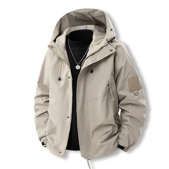 Herren Outdoor- und Freizeitjacke mit verstellbarem Kapuzenkragen und praktischen Taschen