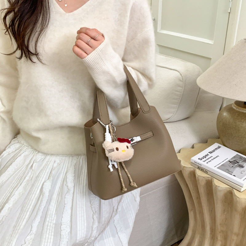 Damen Designer Handtasche mit charmantem Anhänger Nord Taschen