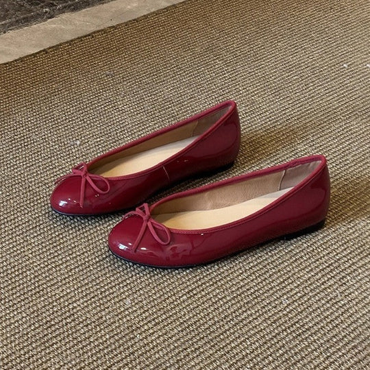 Damen Ballerina-Schuhe mit glänzender Oberfläche und verspieltem Schleifenakzent - Arvani
